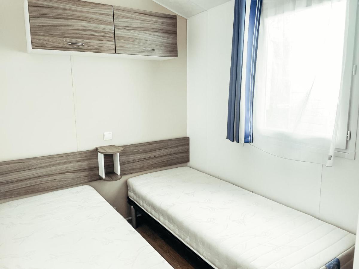 3 Bedroom Chalets Camping Lei Suves - Joycasa Roquebrune-sur Argens Luaran gambar
