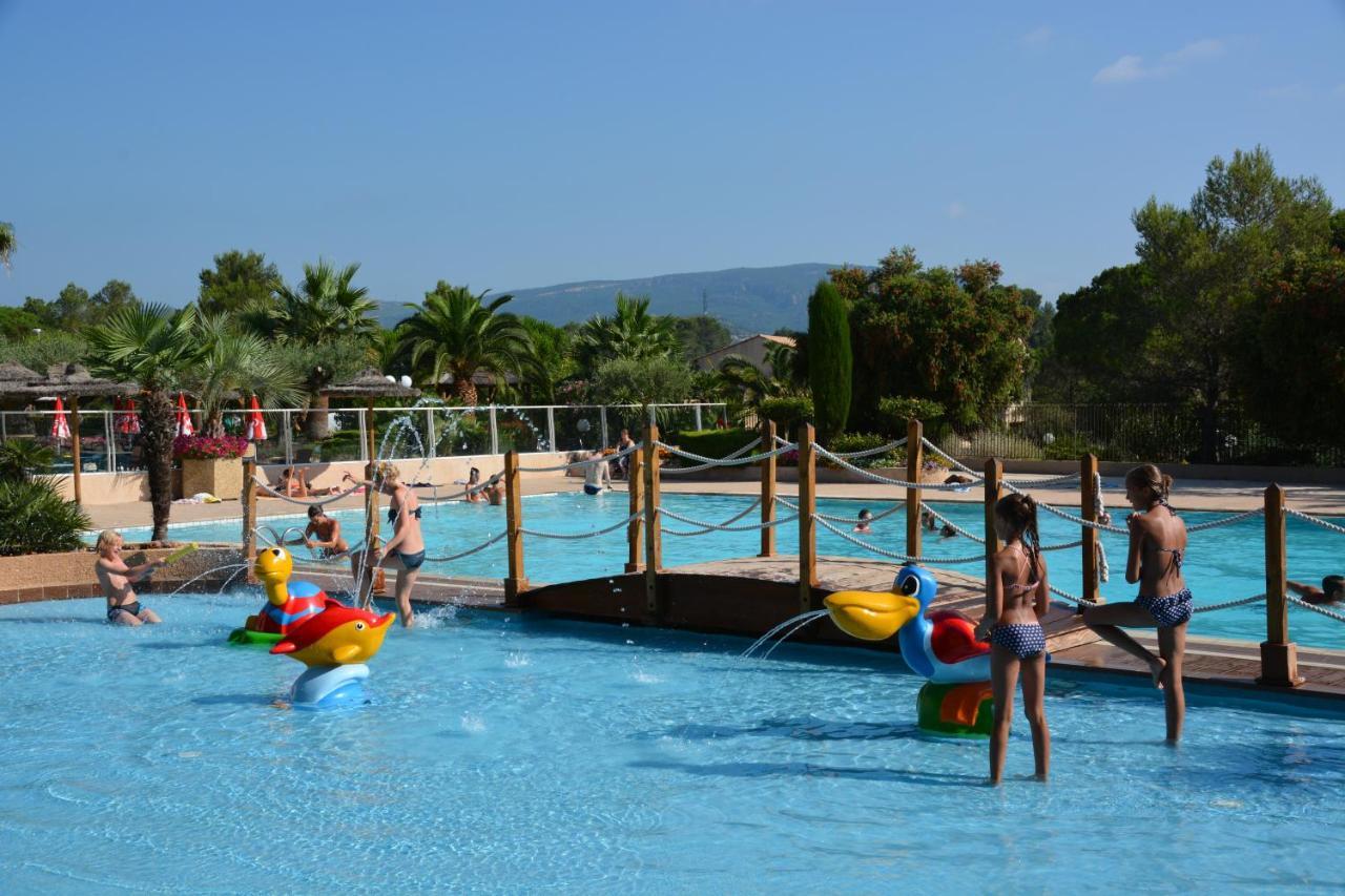 3 Bedroom Chalets Camping Lei Suves - Joycasa Roquebrune-sur Argens Luaran gambar
