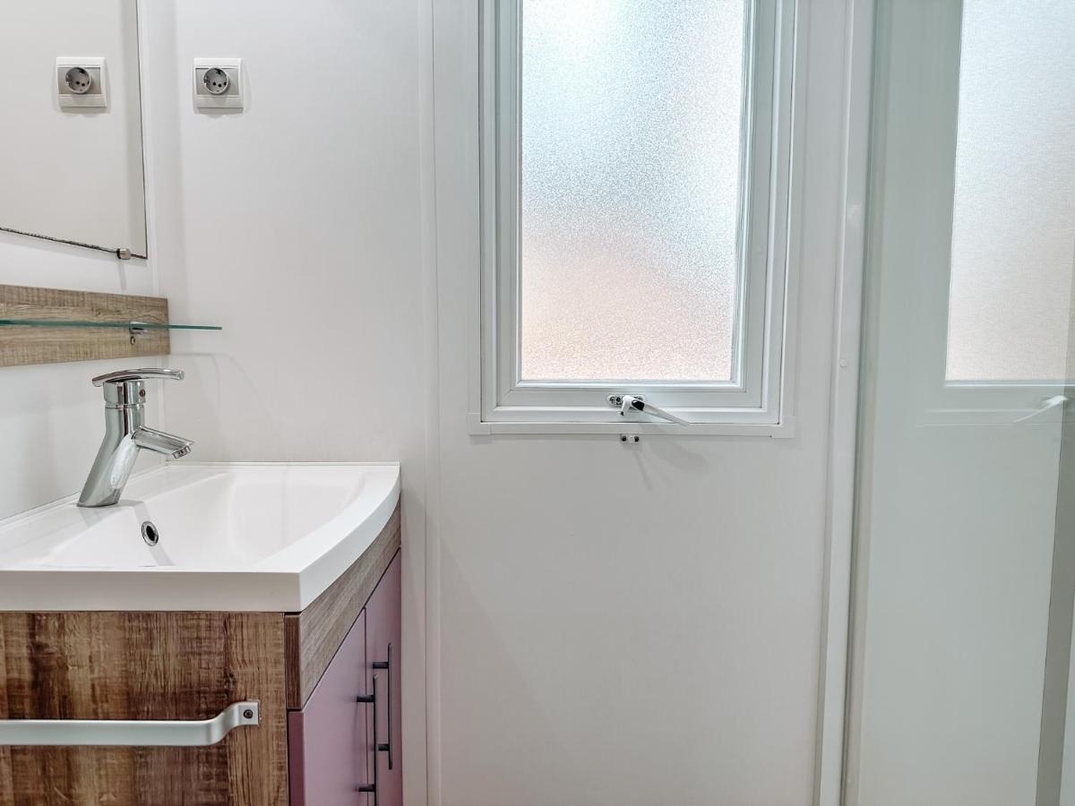 3 Bedroom Chalets Camping Lei Suves - Joycasa Roquebrune-sur Argens Luaran gambar